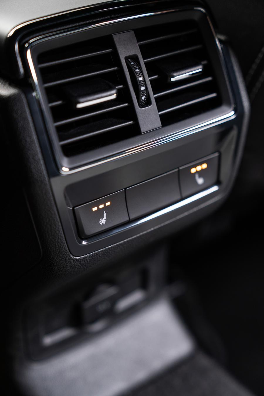Детали интерьера Skoda Karoq 4x4 Sportline 2020 года  (AU) (фото 20 из 40)